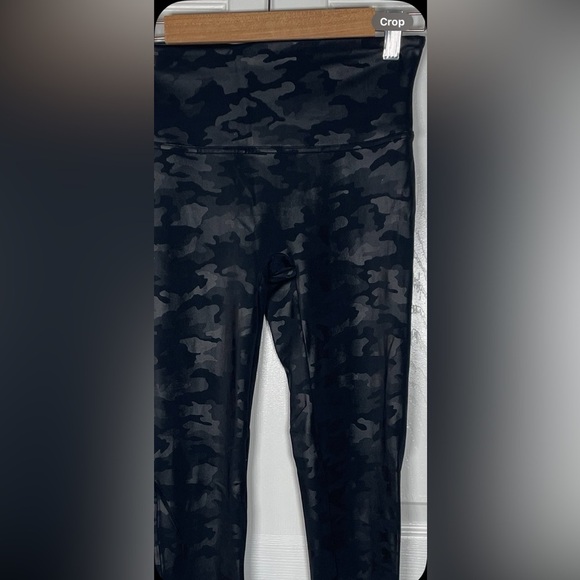 Spanx Faux Leather Leggings - Matte Black Camo Size Medium - Picture 10 of 15